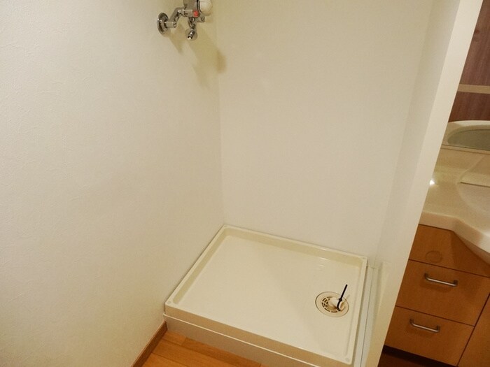 物件内観写真16　(洗濯機置場)