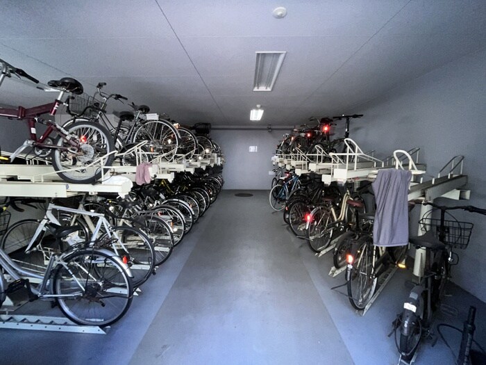 物件外観写真5　(駐輪場)