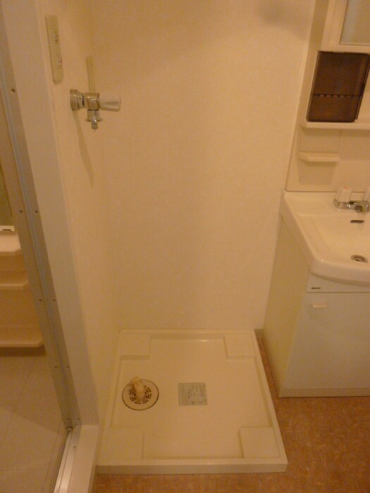 物件内観写真16　(洗濯機置場)