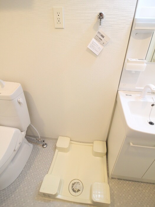 物件内観写真14　(洗濯機置場)