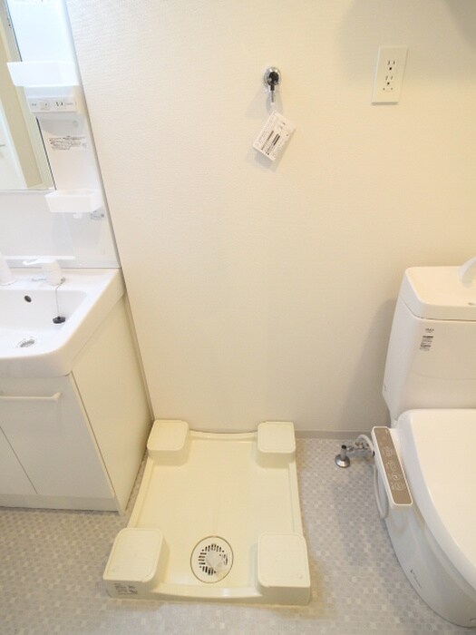 物件内観写真14　(洗濯機置場)