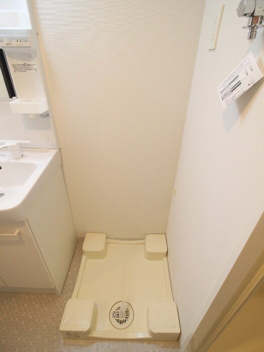 物件内観写真16　(洗濯機置場)