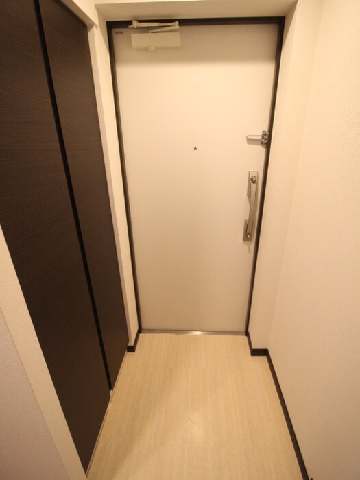 物件内観写真18　(玄関)