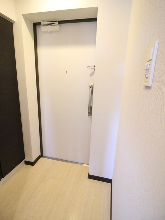 物件内観写真18　(玄関)