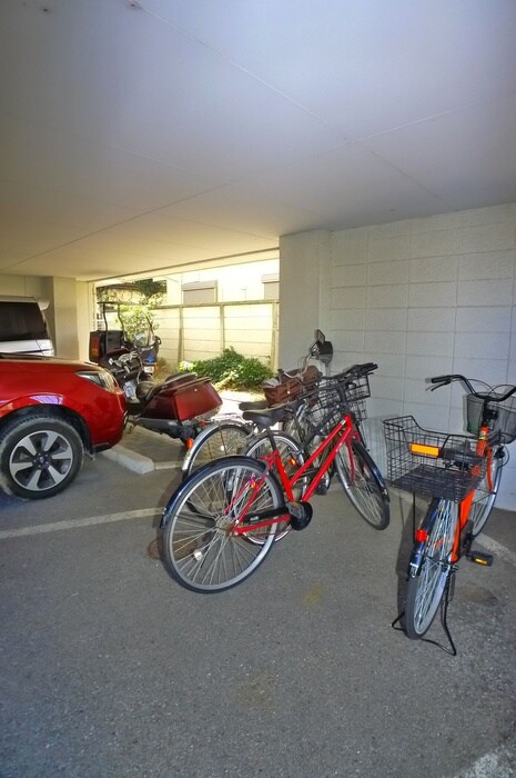 物件外観写真4　(駐輪場)