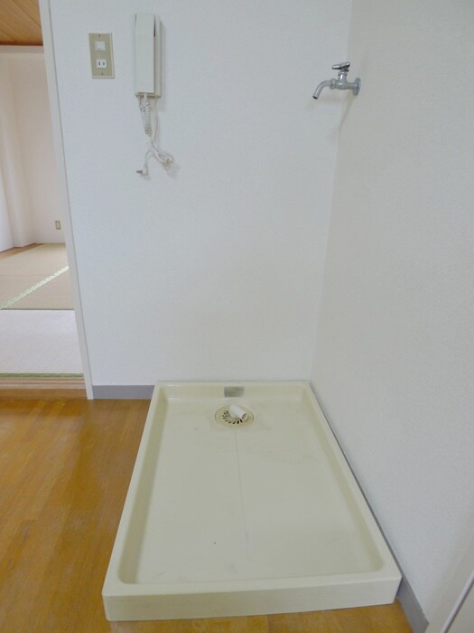 物件内観写真15　(洗濯機置場)