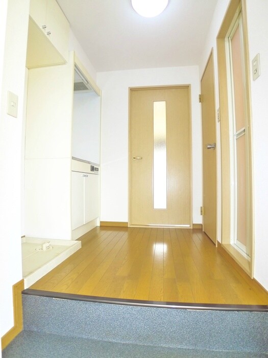 物件内観写真9　(玄関)