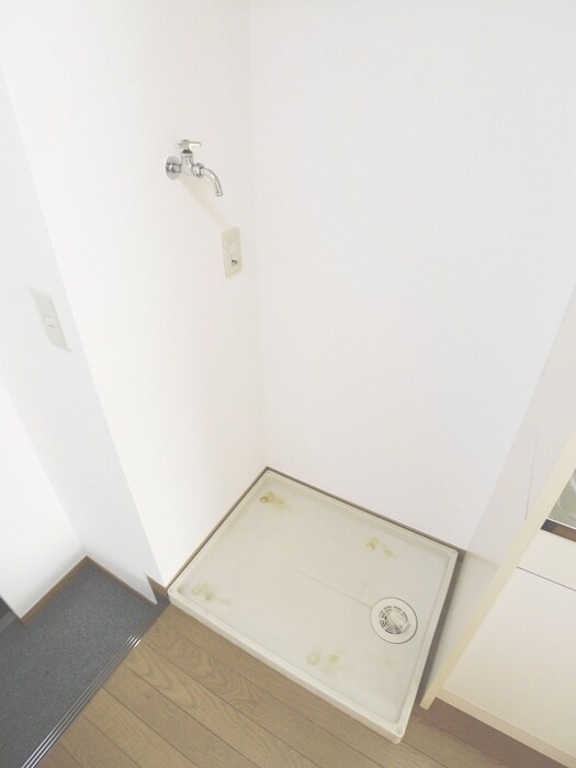 物件内観写真14　(洗濯機置場)