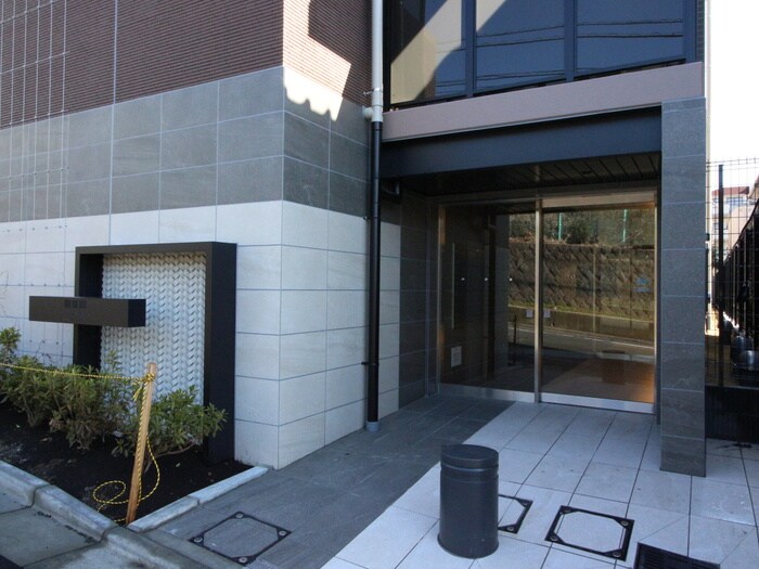 物件外観写真2　(エントランス部分)