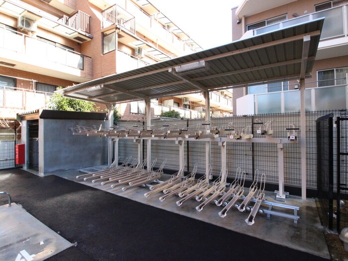 物件外観写真4　(駐輪場)