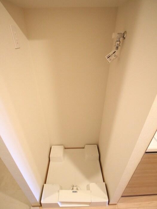 物件内観写真12　(洗濯機置場)