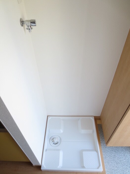 物件内観写真16　(洗濯機置場)