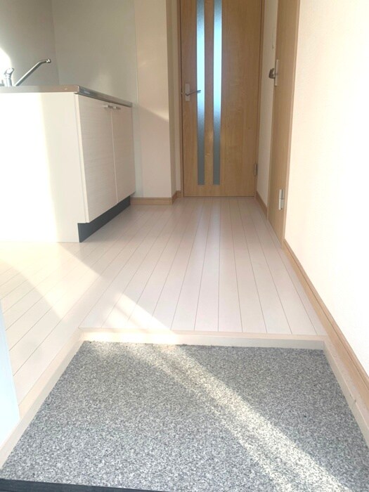 物件内観写真13　(玄関)