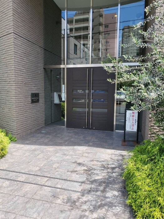 物件外観写真3　(エントランス部分)