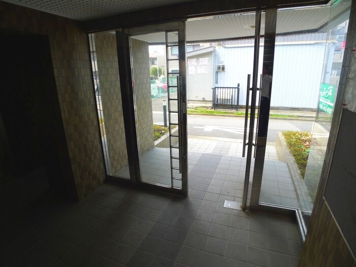 物件外観写真5　(エントランス部分)