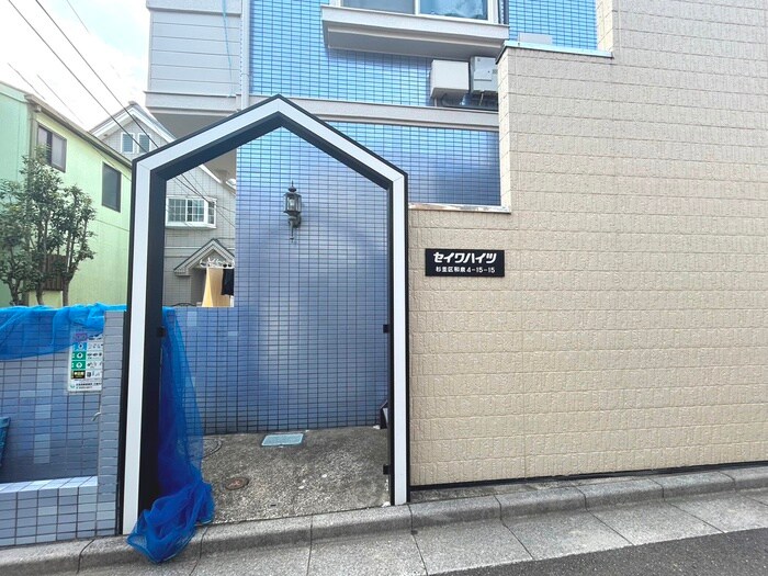 物件外観写真4　(エントランス部分)