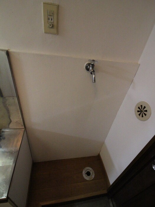 物件内観写真12　(洗濯機置場)