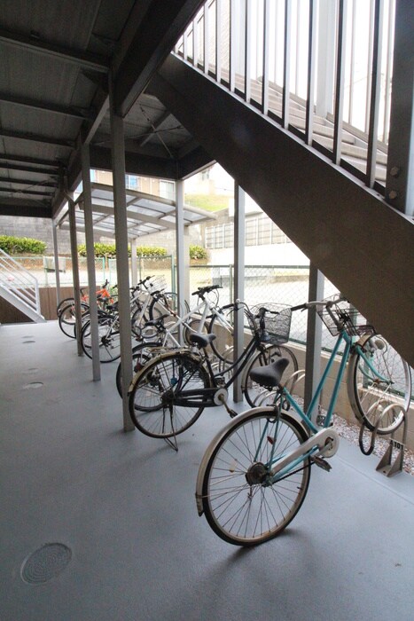 物件外観写真3　(駐輪場)