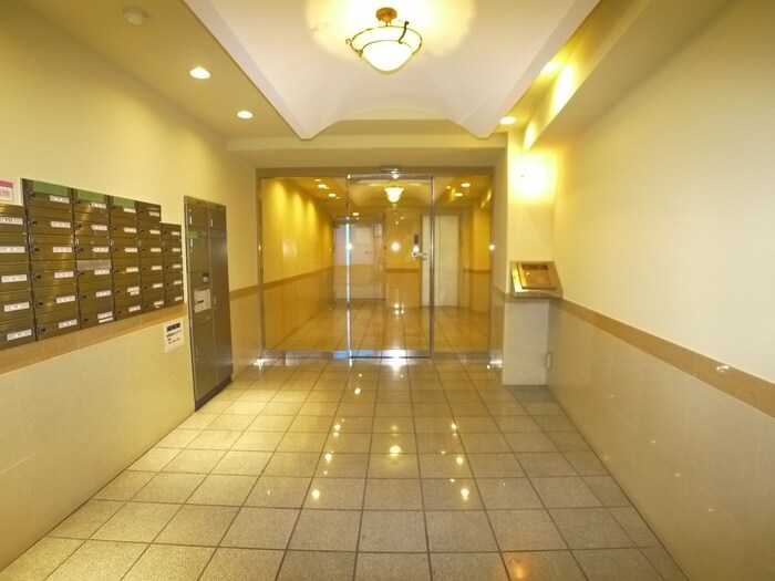 物件外観写真1　(エントランス部分)