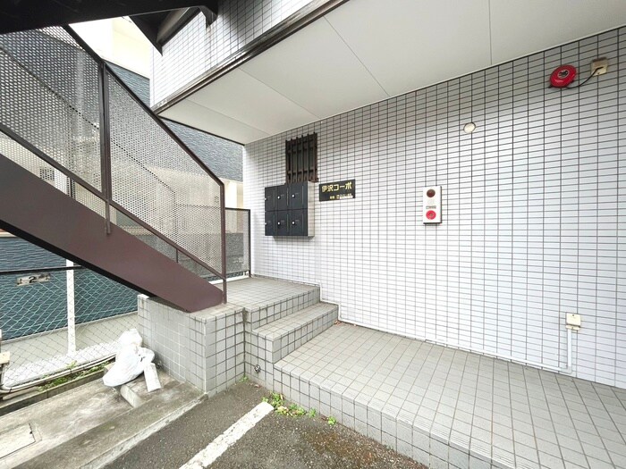 物件外観写真2　(エントランス部分)