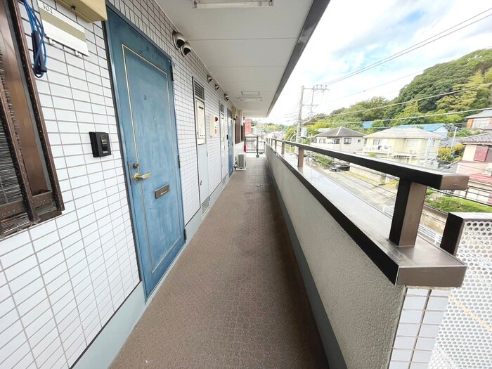 物件外観写真3　(エントランス部分)