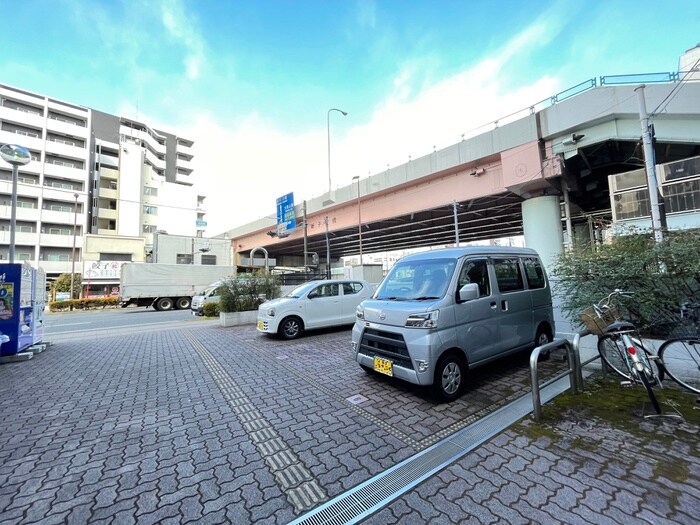 物件外観写真6　(駐車場)