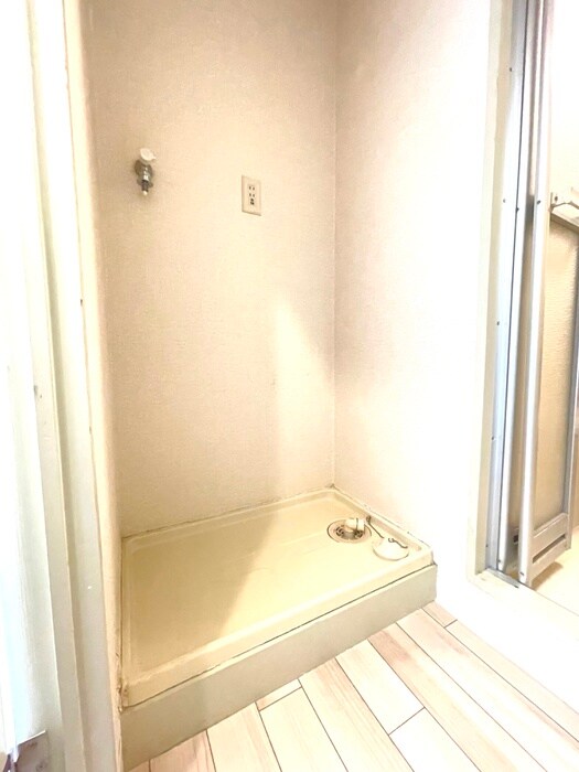 物件内観写真13　(洗濯機置場)