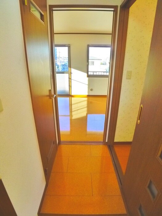 物件内観写真5　(玄関)