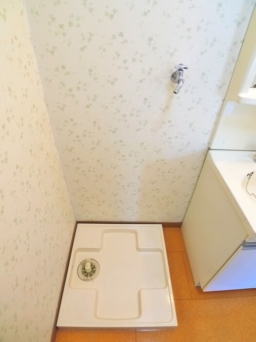 物件内観写真12　(洗濯機置場)