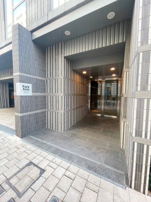 物件外観写真2　(エントランス部分)