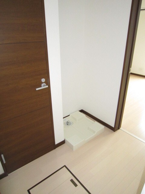 物件内観写真16　(洗濯機置場)