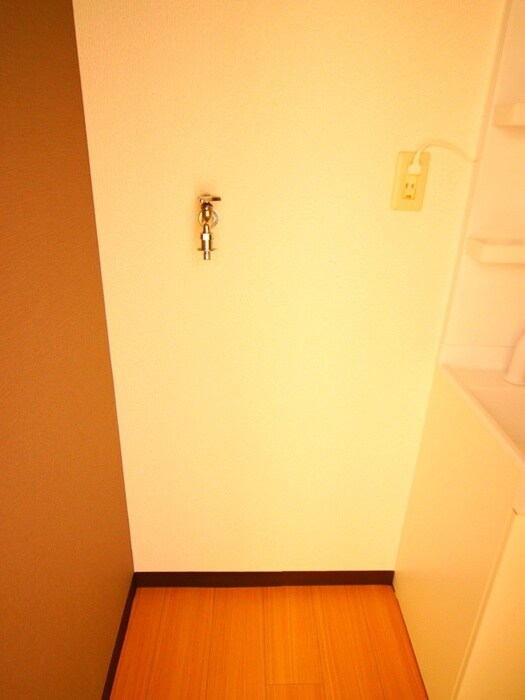 物件内観写真14　(洗濯機置場)