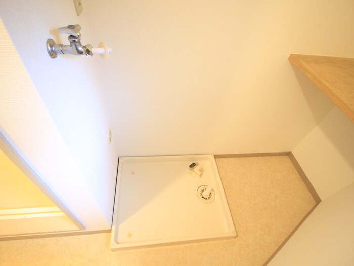 物件内観写真14　(洗濯機置場)