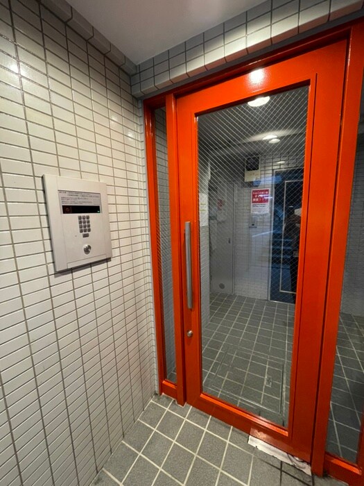 物件外観写真4　(エントランス部分)