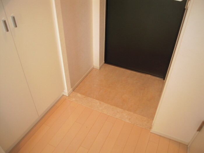 物件内観写真13　(玄関)