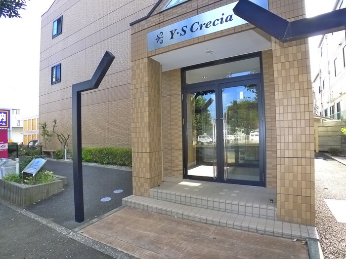 物件外観写真2　(エントランス部分)