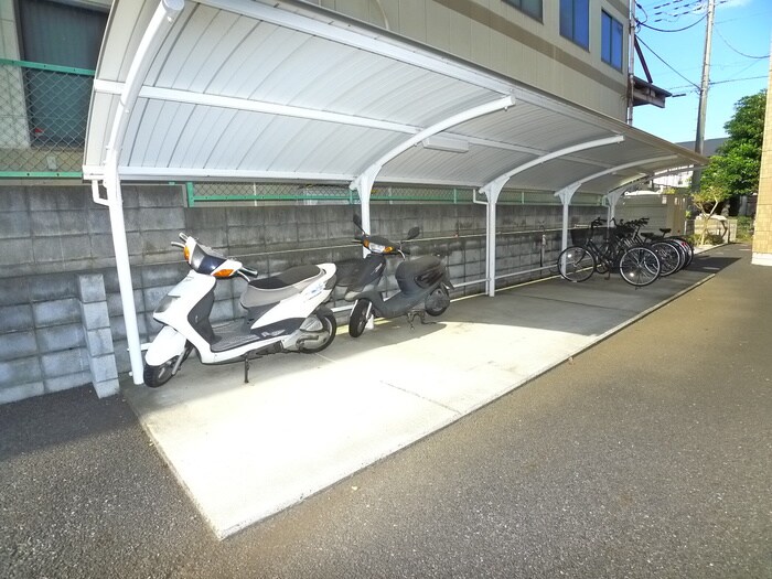 物件外観写真5　(駐輪場)