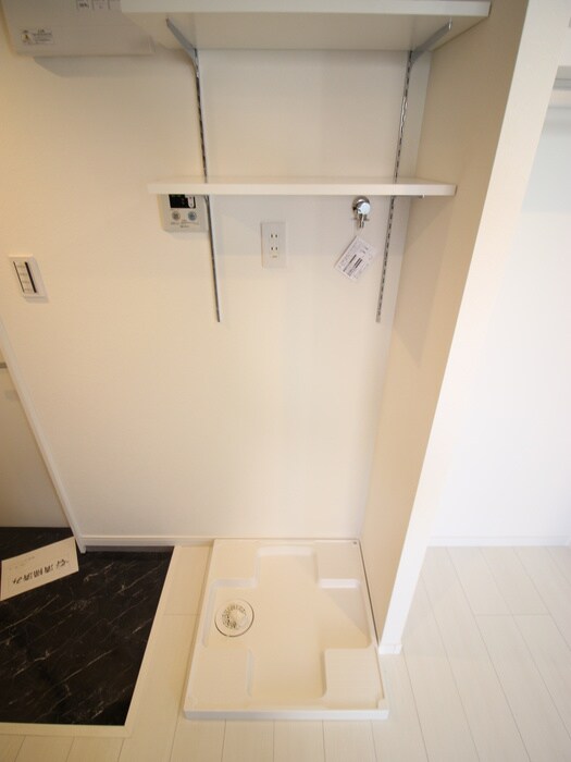 物件内観写真16　(洗濯機置場)