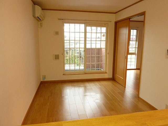 物件内観写真2　(居室)