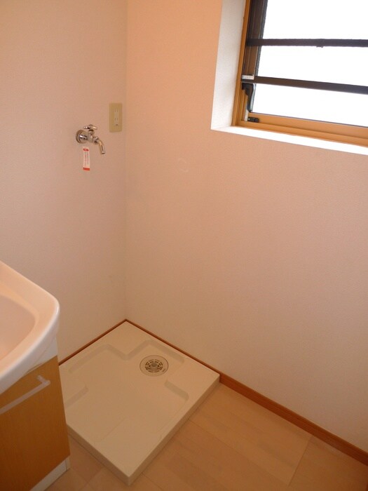 物件内観写真12　(洗濯機置場)