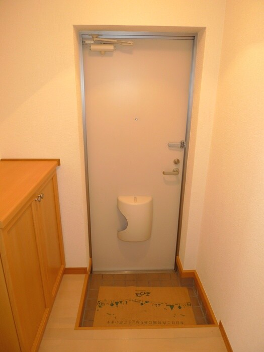 物件内観写真16　(玄関)