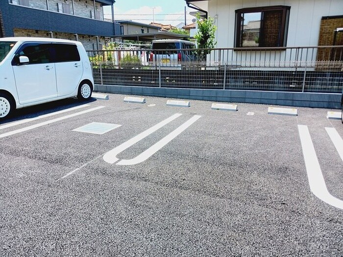 物件外観写真2　(駐車場)