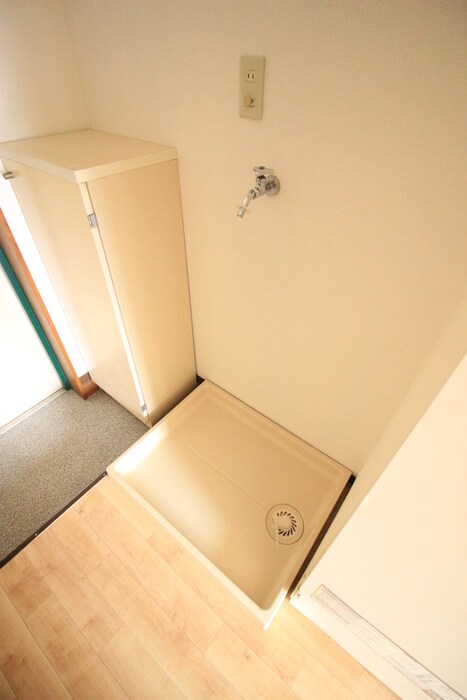 物件内観写真11　(洗濯機置場)