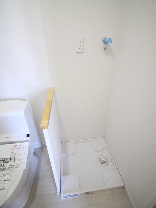 物件内観写真14　(洗濯機置場)