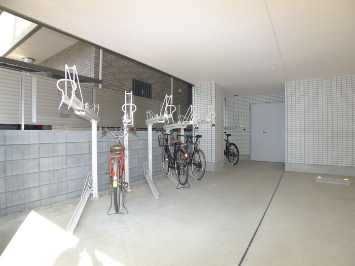 物件外観写真5　(駐輪場)