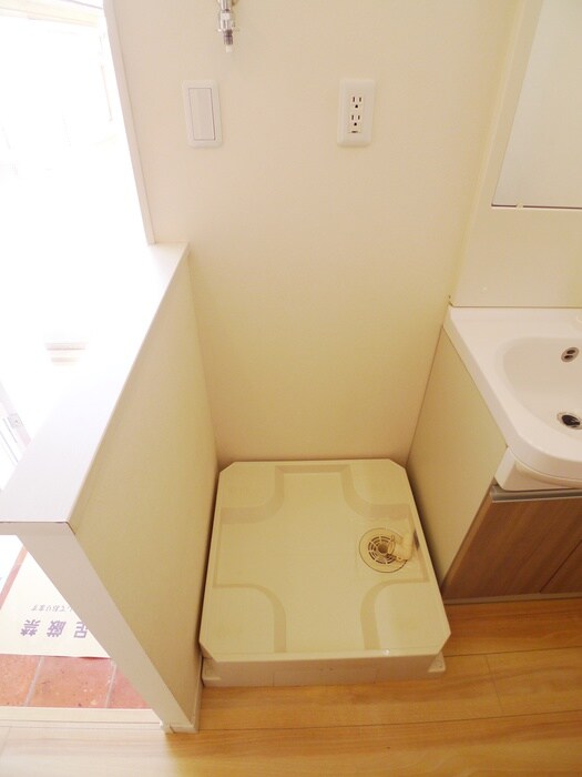 物件内観写真10　(洗濯機置場)