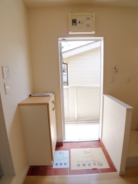 物件内観写真12　(玄関)