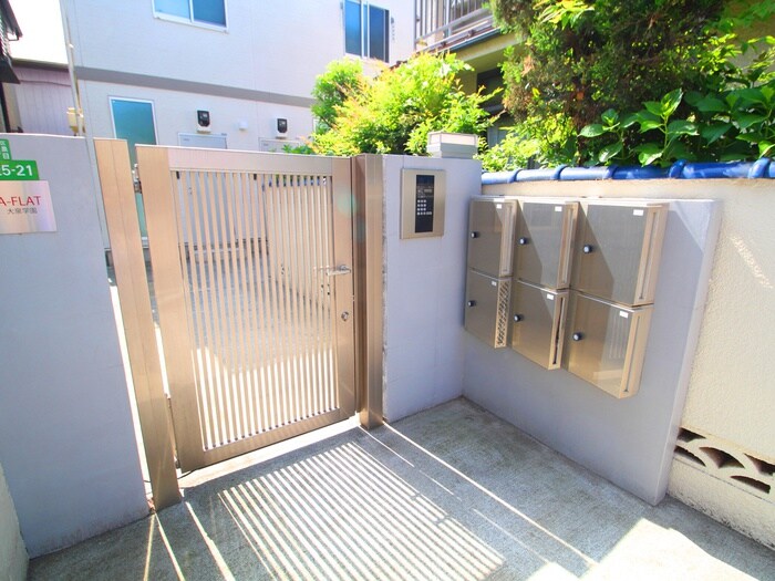 物件外観写真3　(エントランス部分)