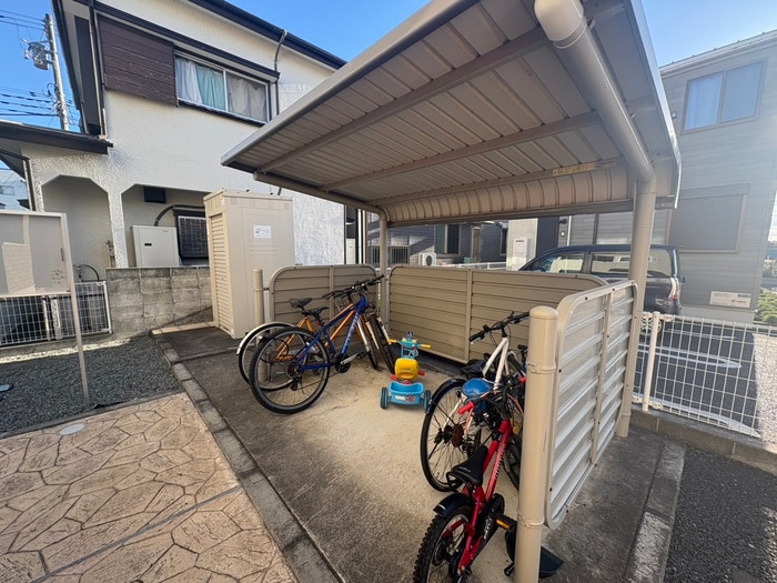 物件外観写真5　(駐輪場)