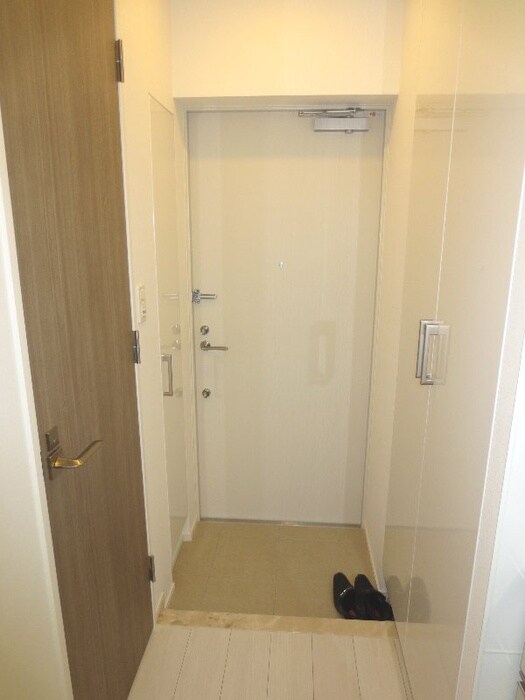 物件内観写真16　(玄関)